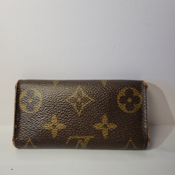 Louis Vuitton Monogram Multicles 4 Key Holder - Picture 3 of 10